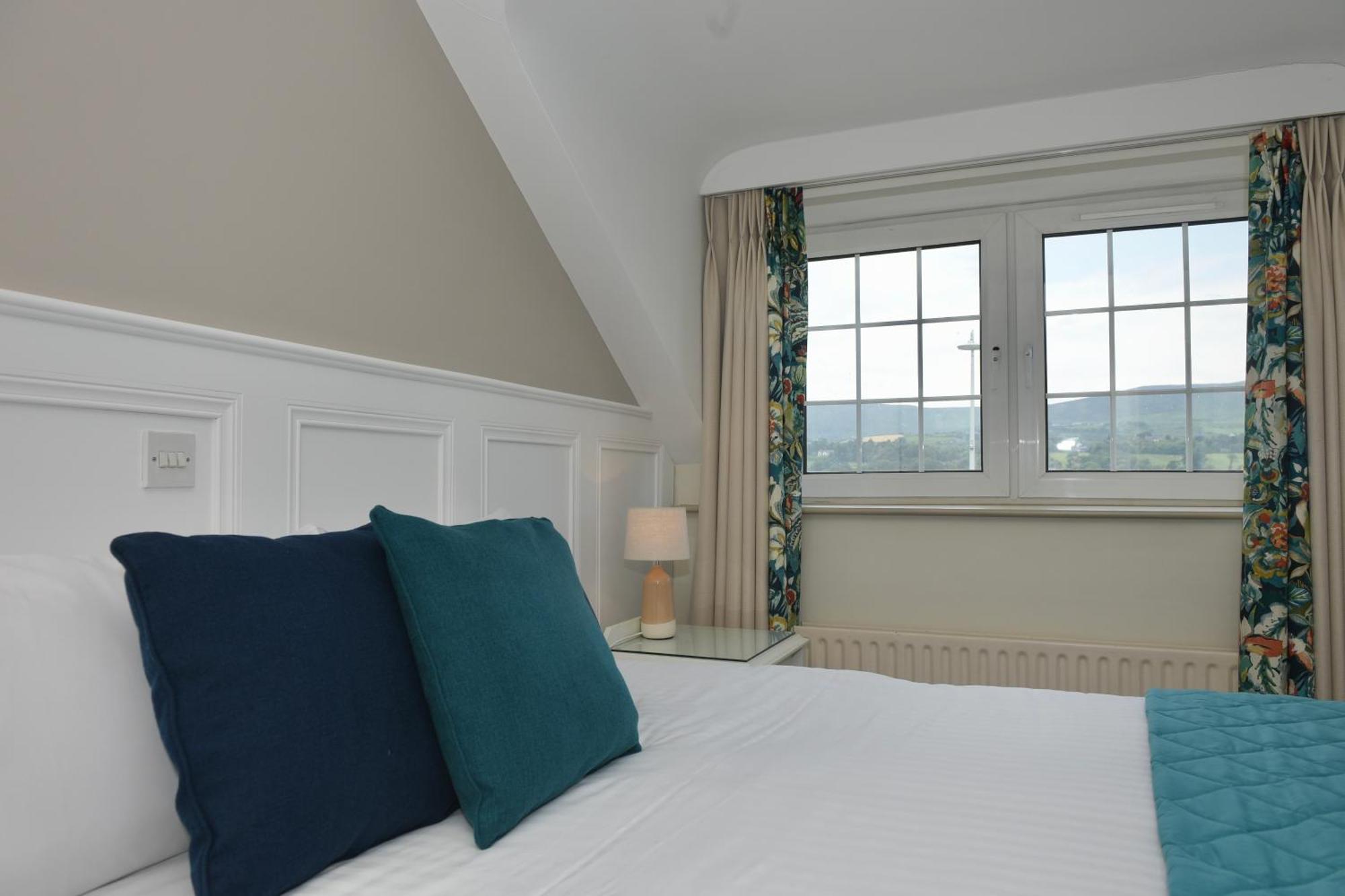 The Lough & Quay Town Centre Hotel