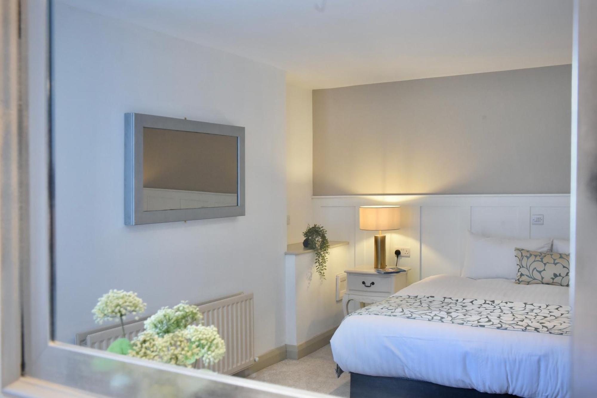 The Lough & Quay Town Centre Hotel 3*