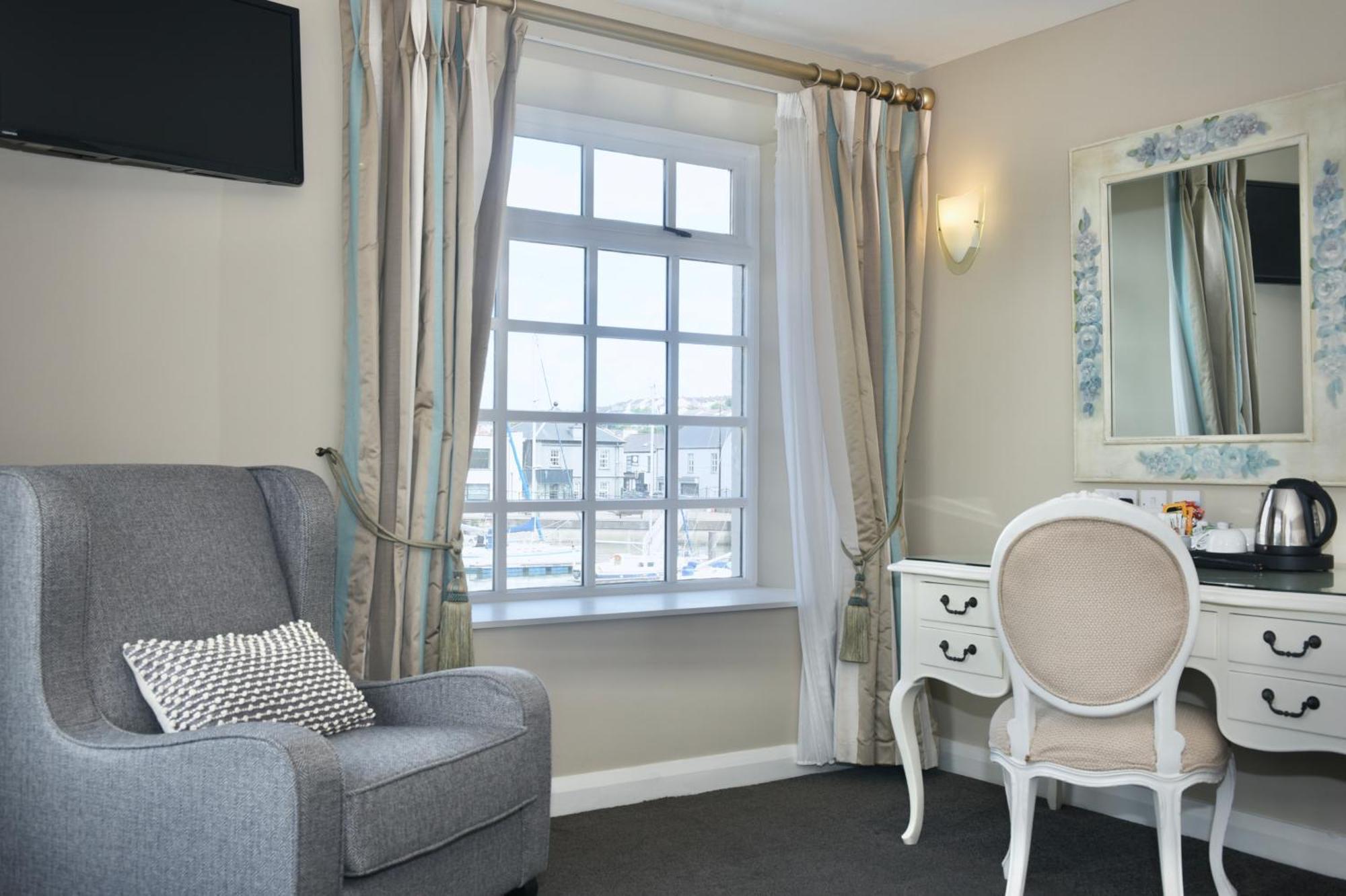 The Lough & Quay Town Centre Hotel 3*